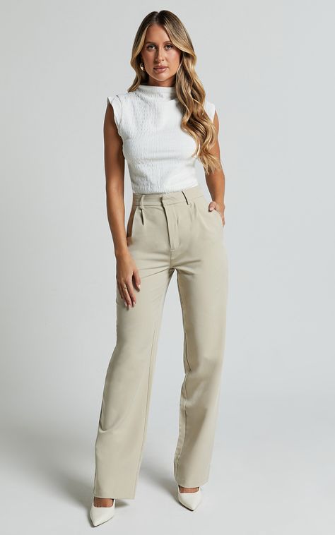 Get ready to elevate your workwear game with the Brionne Top. This high-neck, cap-sleeve top in classic white is a must-have addition to your fashion tops collection. Made from 100% polyester, it offers a sleek and stylish look that meets the highest standards of style and comfort. Whether you're heading to the office or meeting up with friends after work, this versatile top is perfect for any occasion. Pair it with tailored pants or a chic skirt for an effortlessly polished look that will make Corperate Outfits Women, Classic Trendy Outfits, Modern Women Outfits, Women's Business Professional Outfits, Lawyer Aesthetic Outfit, Deca Outfits Young Professional, Marketing Girl Outfit, Business Casual For Teens, Outfit Working Girl