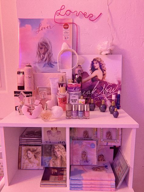 Taylor Swift, Swift, Bedroom, Pink, Aesthetic Room Inspo, Aesthetic Room, Room Inspo, Baby Pink, Baby Blue