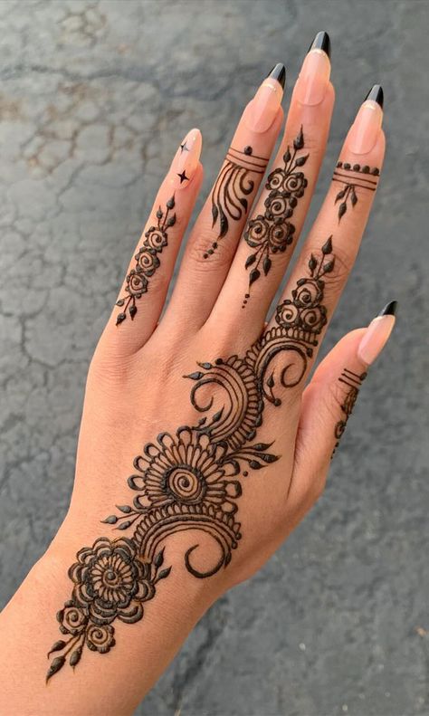 50 Timeless Allure of Henna Designs : Geometric Modern Elegance I Take You | Wedding Readings | Wedding Ideas | Wedding Dresses | Wedding Theme Right Hand Henna Design, Henna Designs For Diwali, Henna Designs Diwali, Henna Tattoo Designs On Hand, Easy Aesthetic Mehendi Design, Geometric Mehndi Designs, Henna Wedding Designs, Henna Wrist Designs, Elegant Mehendi Designs