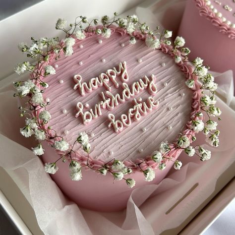 Bolo Vintage, 14th Birthday Cakes, 21st Bday Ideas, Vintage Birthday Cakes, 16 Birthday Cake, Pink Birthday Cakes, Birthday Dinner Party, Mini Cakes Birthday, Creative Birthday Cakes