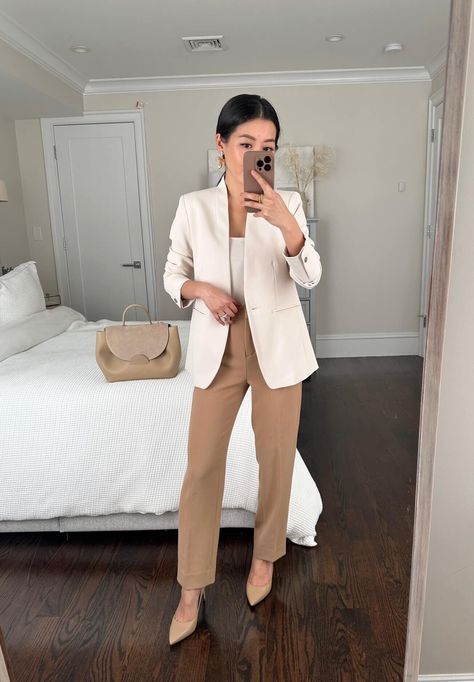 Cream Blazer Outfits For Women, Cream Blazer Outfit, Networking Event Outfit, Outfit Formal Mujer, Blazer Off White, Event Outfit Ideas, White Blazer Outfits, Outfit Elegantes, Classy Business Outfits