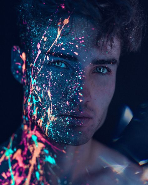 Projection Art, Photoshoot Lights, Uv Photography, Uv Makeup, Neon Photoshoot, Neon Paint, Neon Photography, Studio Photography Poses, Photographie Portrait Inspiration