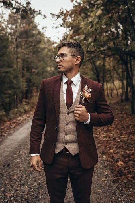 Maroon Grooms Suit, Fall Groomsmen, Fall Wedding Groomsmen, Fall Wedding Suits, Brown Suits For Men, Fall Groom, Winter Wedding Attire, Suit For Men Wedding, Maroon Suit