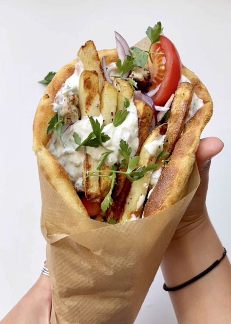 Authentic Greek Chicken, Chicken Gyros Recipe, Greek Chicken Gyros, Gyros Recipe, Chicken Gyro Recipe, Gyro Recipe, Chicken And Chips, Chicken Gyros, Cooking Homemade