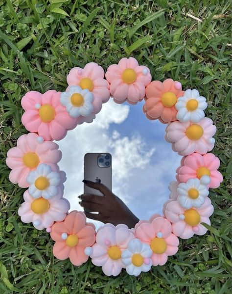 Flower Mirror Aesthetic, Mirror Decor With Clay, Clay Crafts Mirror, Clay Mirror Frame, Clay Mirror, Cute Birthday Pictures, Flower Mirror, Diy Air Dry Clay, Air Dry Clay Projects