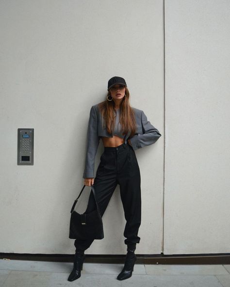 Eleanor on Instagram: “a go to outfit @nakedvice” Black Athleisure Outfits Summer, Urban Classy Outfits Style, Chic Urban Outfits, Irish Fashion, Outing Outfit, Fashionista Clothes, Looks Street Style, Pinterest Outfits, Simple Trendy Outfits