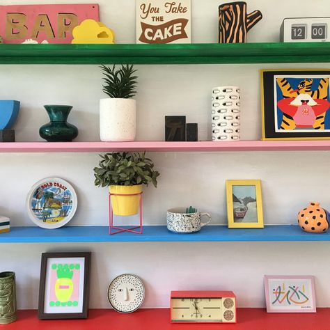 Tips for Organizing Open Kitchen Shelves | Hunker Funky Shelf Ideas, Wall Design Color, Eclectic Shelf Decor, Colorful Shelves, Color Shelves, Ivar Regal, Colorful Bookshelf, Colorful Shelf, Corner Wall Shelves