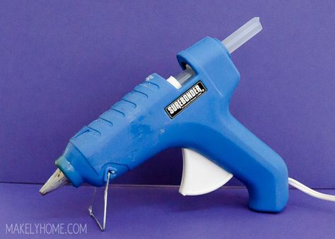 How to Clean a Glue Gun via MakelyHome.com Eco Products, Diy Designs, Glue Crafts, Glue Gun, Hot Glue Gun, Diy Cleaning Products, Cleaning Organizing, Craft Tools, Hot Glue