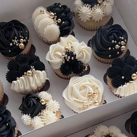 ✨Love this set! . . . .  #cupcakes #cupcakebouquets #floralcupcakes #cupcakedecorating #cupcakelove #cupcakequeen #cupcaketime #butterc... | Instagram Glam Cupcakes Ideas, Cupcake Decoration Birthday, Classy Cupcake Designs, Black Cupcakes Wedding, Gold Decorated Cupcakes, Icing Ideas For Cupcakes, Wedding Cupcakes Black And White, Cupcakes For School Birthday, Cupcake Decorating Ideas For Wedding