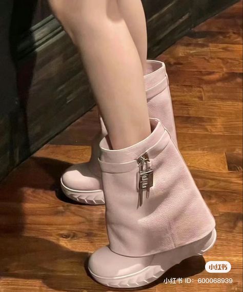 Shark Boots, Givenchy Shark, All Black Shoes, Womens Mary Janes, Boots Casual, Chunky High Heels, Casual Sneakers Women, Mary Jane Pumps, Beige Shoes