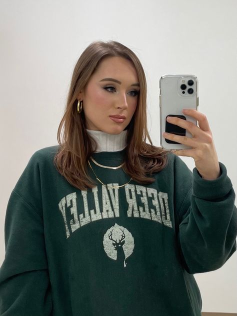 Green Crew Neck Sweatshirt Outfit, Turtleneck Sweatshirt Outfit, Sweater With Turtleneck Underneath, Turtleneck Under Sweatshirt, Turtleneck Under Sweatshirt Outfit, Sweatshirt Turtleneck Outfit, Green Crewneck Outfit, Green Turtleneck Outfit, Green Sweatshirt Outfit