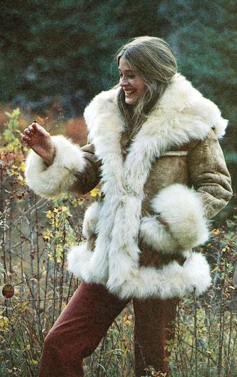 70s Winter, 60s 70s Fashion, 70s Outfits, Sheepskin Coat, 1970s Fashion, Outfit Look, Coat Outfits, The Grass, Mode Vintage