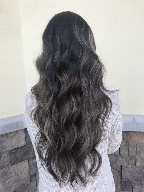 Summer 2020 Hair Color Trends, Baylage Hair, Black Hair Balayage, Cortes De Cabello, Brown Hair Inspo, Brunette Hair With Highlights, Balayage Hair Dark, Dark Hair With Highlights, Brunette Balayage Hair