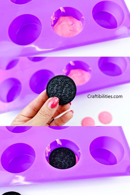 Fancy DIPPED OREOS - How to tutorial with silicone mold - PARTY FAVORS - Wedding, birthdays, events - DIY no bake treats How To Use Oreo Cookie Mold, How To Make Chocolate Covered Oreos In A Mold, Wedding Dipped Oreos, Coated Oreos, Covered Oreos How To Make, How To Make Chocolate Dipped Oreos, Diy Chocolate Covered Oreos, How To Dip Oreos In Candy Melts, Oreo Mold Ideas