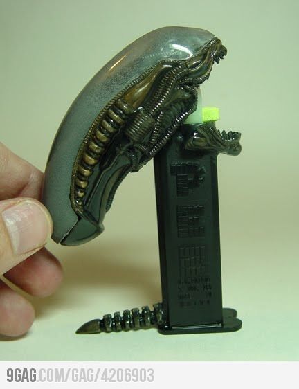 Alien Pez Dispenser Gadget Tecnologici, Giger Alien, Art Alien, Arte Alien, Aliens Movie, Pez Dispensers, Alien Vs Predator, Alien Vs, Robert Plant