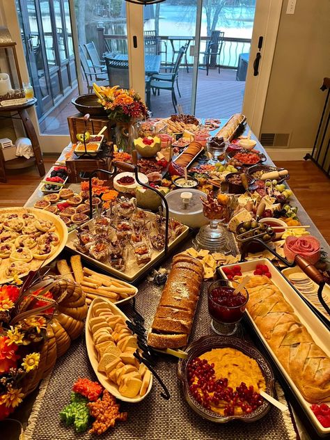 A Table Full Of Food, Black Family Party Aesthetic, Large Family Dinner Aesthetic, Big Food Platters, Lots Of Food On Table, Large Gathering Meals, Black Family Dinner Aesthetic, Thanksgiving Day Aesthetic Food, Big Thanksgiving Dinner Table