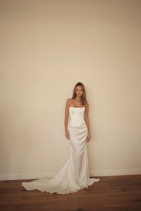 Lihi Hod Bridal Fall 2024 [PHOTOS] Subtle Corset Wedding Dress, Corset Wedding Dress Aesthetic, Khyeli Bridal, Wedding Dresses For Tiny Brides, Taller Bride, Ceremony Wedding Dress, Timeless Satin Wedding Dress, Wedding Dress Sleek, Corset Silk Wedding Dress