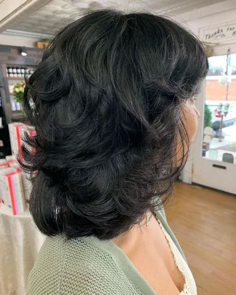 Manageable Medium Thick Wavy Hair Shoulder Length Hair Cuts With Layers 50, Lot Of Layers Haircut Medium, Short Hair Cuts For Women Thick Wavy, Medium Length Wavy Haircut, Bob Hairstyle Ideas, Short Wavy Haircuts, Hairstyle Ideas Easy, Thick Wavy Hair, Wavy Haircuts