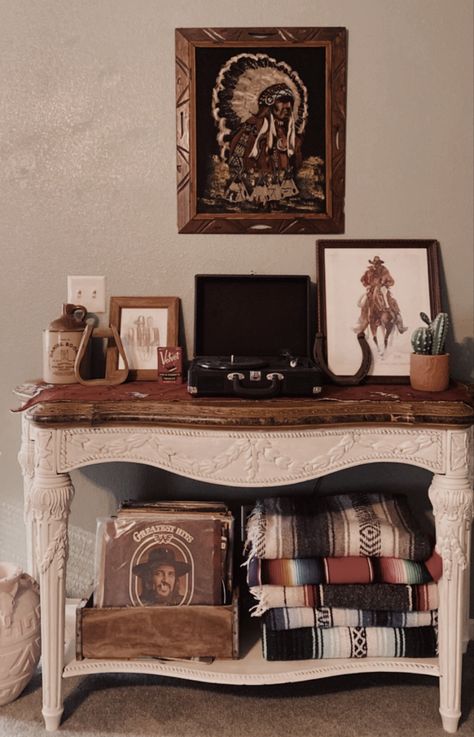 Vintage Western Decor, Western Living Room, Ranch House Decor, Western Bedroom Decor, Western Rooms, Western Bedroom, Southwestern Home, Home Entrance, Western Homes