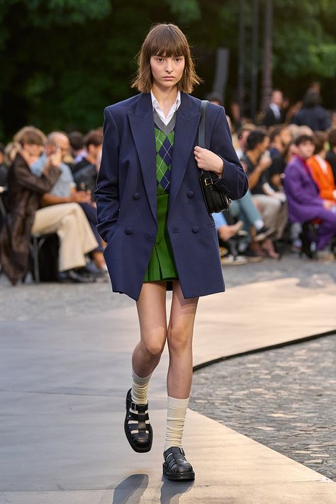 Preppy Runway, Paris Mode, Estilo Preppy, Preppy Look, Looks Street Style, 가을 ��패션, Rainbow Dash, Spring 2023, Green Skirt