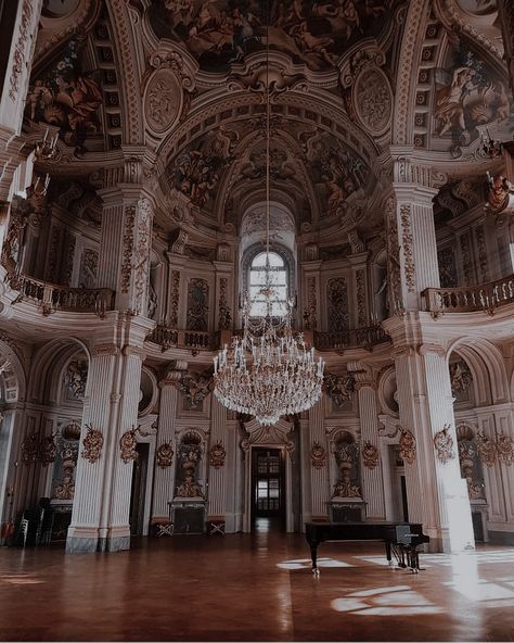 Royalty Aesthetic Castle, Aesthetic Ballroom, Fantasy Ballroom, Chateau Aesthetic, Castle Ballroom, Victorian Ballroom, Ballroom Aesthetic, Aesthetic Castle, Victorian Castle