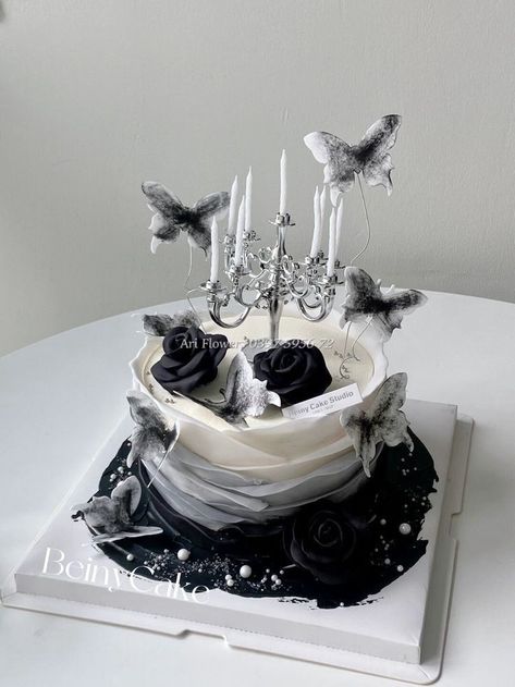 Aesthetic Cake Designs, Black And White Birthday Cake, Satisfying Pics, Dinara Kasko, White Birthday Cake, Black And White Birthday, Girly Birthday Cakes, Birthday Cake Decorating Ideas, Vintage Birthday Cakes