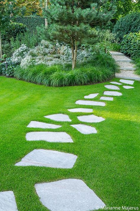 Backyard Walkway, Walkway Landscaping, Pathway Landscaping, Garden Walkway, Garden Makeover, Samos, Garden Pathway, Small Garden Design, Play Area