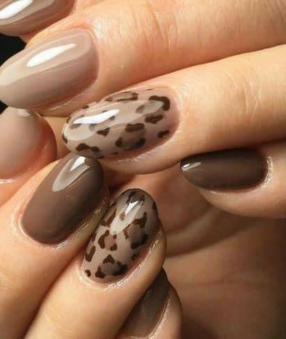 Nail Designs For January Winter, Elegant Leopard Nails, Subtle Leopard Print Nails, Fancy Neutral Nails, Fall Pedicures Ideas, Fall Nails With Leopard Print, Cute Leopard Nails, November Nails Ideas 2023, Fall Toe Designs