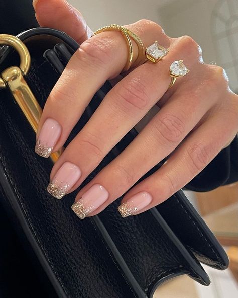 Cute Classy Nails, French Nails With Gold, Brown French Nails, Gold Holiday Nails, Nail Holiday, Nail Art Mariage, Gold Stiletto Nails, French Tip Gel Nails, Bridal Manicure