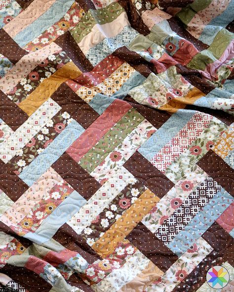 Strip Quilt Patterns Jelly Roll, Quilts Made With Jelly Rolls, Jelly Roll Projects Free Pattern, Brick Quilt Pattern Free, Easy Scrap Quilts, Jelly Roll Quilts Ideas Free Pattern, Jellyroll Quilts Easy, Strip Quilts Ideas, Jelly Roll Quilt Patterns Free Easy