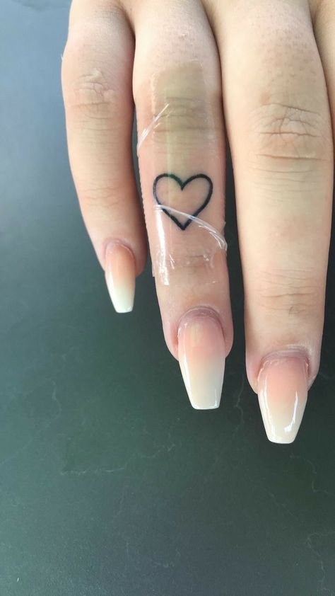 Heart Tattoo On Finger, Cute Finger Tattoos, Small Finger Tattoos, Finger Tattoo For Women, Hand Tattoos For Girls, Hand And Finger Tattoos, Finger Tattoo Designs, Hand Tattoos For Women, Pretty Tattoos For Women