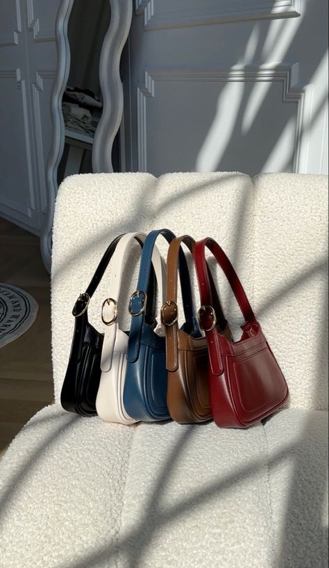 Chic bags. Handbag trends. Red purse. Black purse. Brown purse. White purse. Aesthetic accessories. Chic Shoulder Bag, Trending Handbags 2024, Purses And Handbags Aesthetic, Small Bags Aesthetic, Brown Purse Aesthetic, White Purse Aesthetic, 2024 Purse Trends, Handbags 2024 Trends, Bag Collection Aesthetic