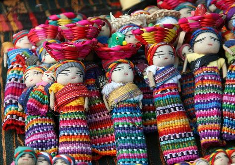 Guatemala QuitaPena Presentation Activities, Guatemalan Worry Dolls, Student Presentation, Creative Typography Design, Learn Spanish Online, Easter Week, Presentation Deck, Teachers Lounge, Spanish And English