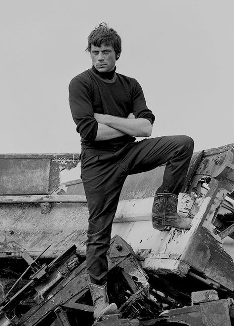 Oliver Reed photographed on the set The Damned (1961) Richard Dreyfuss, Cuban Missile Crisis, Oliver Reed, Hammer Films, Dangerous Minds, Teddy Boys, Tv Interview, Clockwork Orange, B Movie