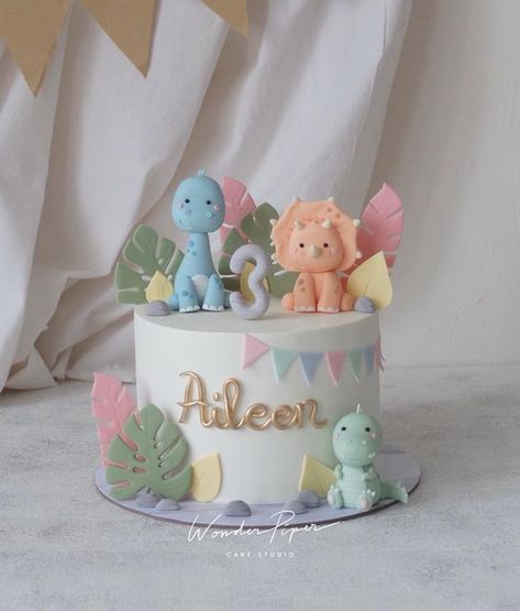 Dinosaur Bday Cake, Dino Cake Ideas 3rd Birthday, Dinosaur Cake Cute, Pastel Dinosaur Cake, Cake Dino, Dinosaurs Cake, Dino Dessert Ideas, Dino Cake 1st Birthday, Dino Cakes