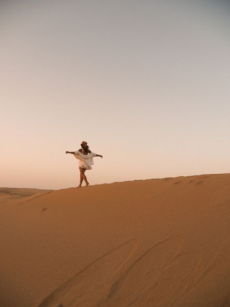 #girlsfashion #girlblogger #aesthetic #dunes #sanddune #sand #inspo #inspiration #inspiring #inspire #fotografie #photography #photogenic #phototips San Dunes Photoshoot, Aesthetic Desert Pictures, Sand Dunes Pictures, Sand Dune Pictures, Desert Inspo Pics, Travel Aesthetic Photos, Desert Instagram Pictures, Desert Pictures Ideas, Sand Dunes Aesthetic