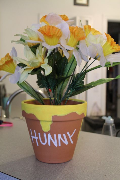 Winnie the Pooh Honey Pot Centerpiece, Hunny pot by FritterFinds on Etsy https://www.etsy.com/listing/191749876/winnie-the-pooh-honey-pot-centerpiece Honey Pot Centerpieces, Winnie The Pooh Honey Pot, Pooh Honey Pot, Hunny Pot, Winnie The Pooh Honey, Pooh Party, Winnie The Pooh Birthday, Party Centerpiece, Trunk Or Treat