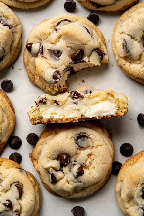 Chocolate Chip Cookies Cream Cheese, Hazelnut Chocolate, Chocolate Chip Cheesecake, Filled Cookies, Cheesecake Filling, Cheesecake Cookies, Gourmet Cookies, Baked Dessert Recipes, Soft Cookie