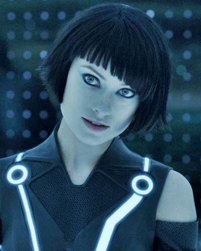 Khalida Olivia Wilde Tron Legacy, Olivia Wilde Tron, Tron Art, Tron Legacy, Makeup Secret, Short Straight Hair, Olivia Wilde, Blonde Pixie, Beauty Expert