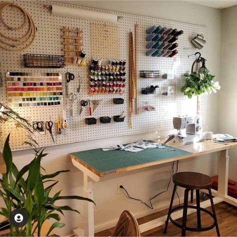 Home Art Studios, Design Studio Workspace, Sewing Room Inspiration, Art Studio Space, Art Studio Room, Sewing Room Design, Art Studio Design, Craft Room Design, Art Studio At Home