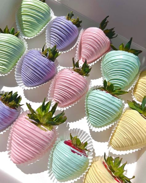 Pastel Desserts, Chocolate Covered Strawberry Recipe, Deco Pastel, Care Bear Birthday, Pastel Baby Shower, Spring Baking, Pastel Birthday, Party Sweets, Pastel Theme