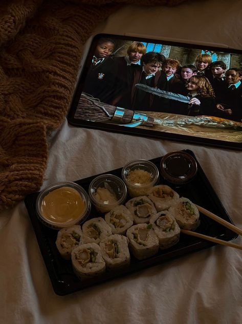 Movie Time Aesthetic, Harry Potter Netflix, Classy Weddings, Sushi Aesthetic, Harry Potter Movie Night, Netflix Chill, Time Aesthetic, Night Movie, Harry Potter Aesthetic