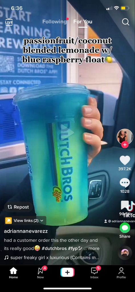 Dutch Bros Drinks Lemonade, Soda Drinks Recipes, Dutch Bros Menu, Dutch Bros Secret Menu, Bomb Drinks, Starbucks Drink Menu, Dutch Bros Drinks, Cold Starbucks Drinks, Starbucks Drinks Diy