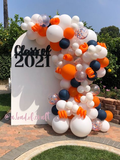 Grad Float Ideas, Graduation Party Simple Decor, Simple Graduation Decorations At Home, Graduation Balloon Ideas High Schools, House Graduation Party Decor, Morgan State Graduation Party, Graduation Party Decor For Men, Grad Diy Decorations, Balloons For Graduation