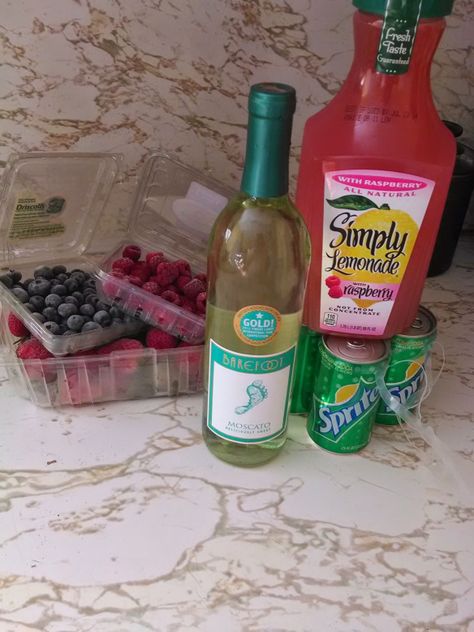 image Moscato Wine Punch, Wine Punch, Simply Lemonade, Mommy Juice, Sparkling Lemonade, Moscato Wine, Malibu Rum, Tasty Drinks, Moscato