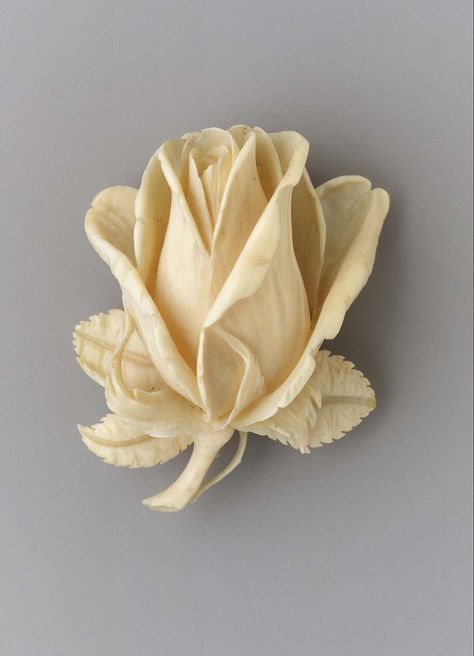 Around 1850; This brooch is ivory carved in shape of an opening rose bud with a vertical metal pin back. Art Chinois, Museum Of Fine Arts Boston, Historical Jewellery, Carving Art, Gold Aesthetic, Cameo Jewelry, Carving Designs, Wooden Flowers, Wood Carving Art