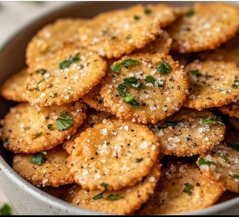 Garlic Bread Ritz Bits – Easy Family Recipes Garlic Ritz Bits Crackers, Garlic Bread Bits, Crispy Garlic Bread Ritz Bits, Garlic Bread Ritz Bites, Savory Ritz Crackers Recipe, Garlic Bread Ritz Bitz, Easy Ritz Cracker Snacks, Garlic Ritz Cracker Recipes, Garlic Ritz Crackers