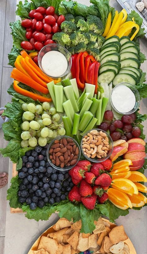 Vegetable Snack Platter, Vegetable Platters Display Veggie Tray, Veggie Fruit Platter, Fruit Platter To Go, Fruit Superbowl Snacks, Spring Veggie Board, Fruit Platter Kids Party, Fruit And Vegetable Board, Fruit And Veggie Trays Parties Food