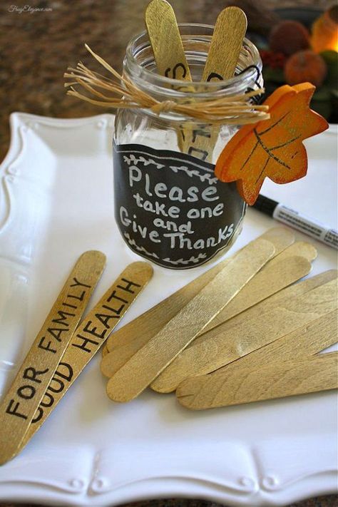 40 Easy Ideas for DIY Thanksgiving Decor That Will Stun Your Guests Thanksgiving Crafts For Toddlers, Kids Halloween Food, Toddler Parties, Thanksgiving Decorations Diy, Diy Thanksgiving, Thanksgiving Diy, Thanksgiving Traditions, Thanksgiving Table Decorations, Thanksgiving Fun