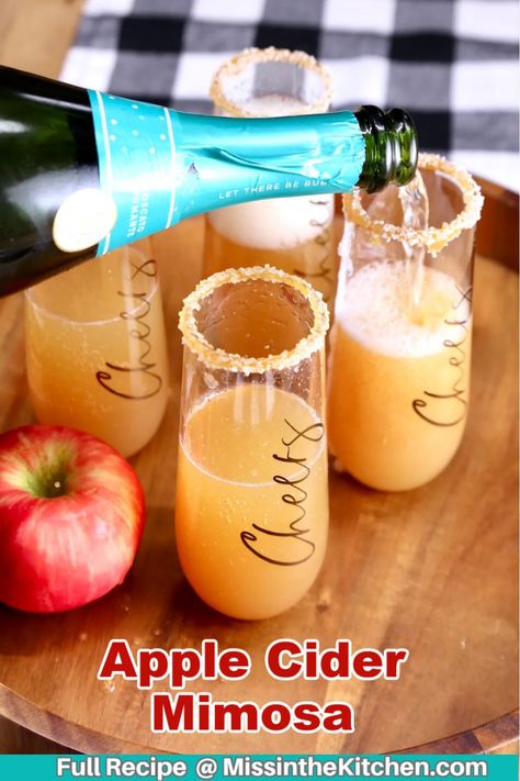 Caramel Apple Mimosa, Thanksgiving Mimosas, Thanksgiving Mimosa, Mimosa Recipes, Bubbly Cocktails, Apple Cider Mimosa Recipe, Cider Mimosa, Halloween Brunch, Alcohol Ideas